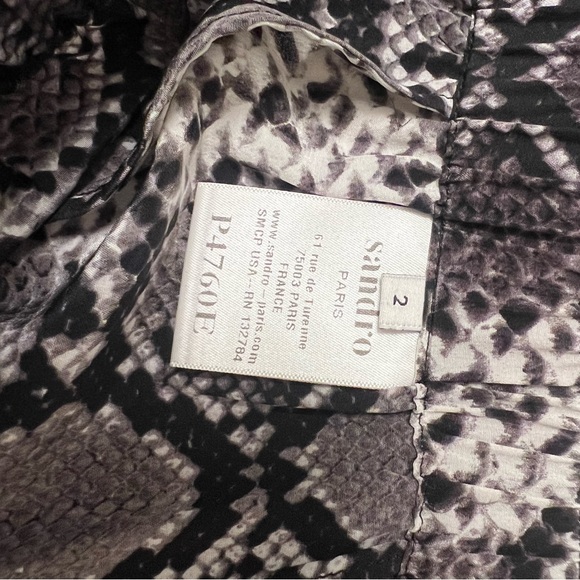 Sandro Silk Snakeskin print shorts - size 2 - Picture 3 of 4